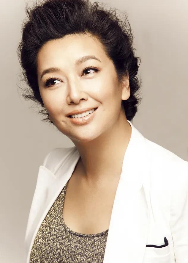 靳东现实中的妻子 靳东现实中的妻子叫什么 靳东现实中的妻子 靳东现实中的妻子叫什么