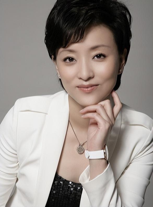 费翔的老婆 费翔的老婆原来是我们熟悉的她 