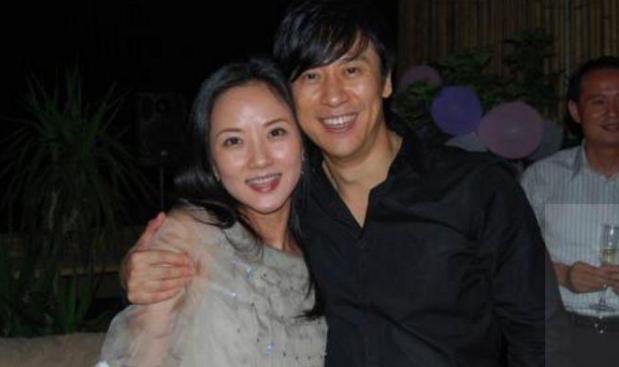 费翔的妻子 费翔的妻子原来是我们熟悉的她 费翔的妻子 费翔的妻子原来是我们熟悉的她