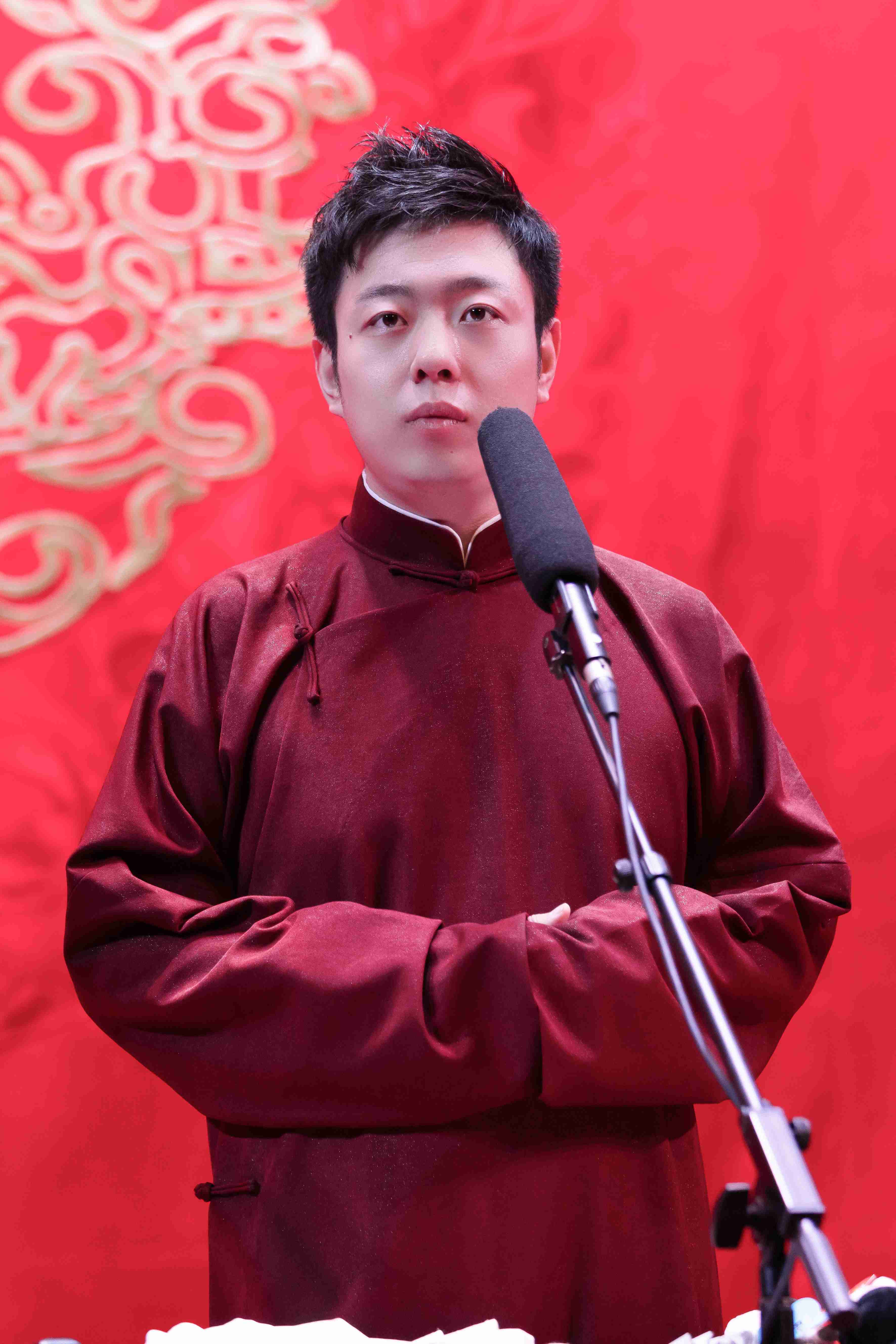 唱假声的男人 唱假声的男人叫什么
