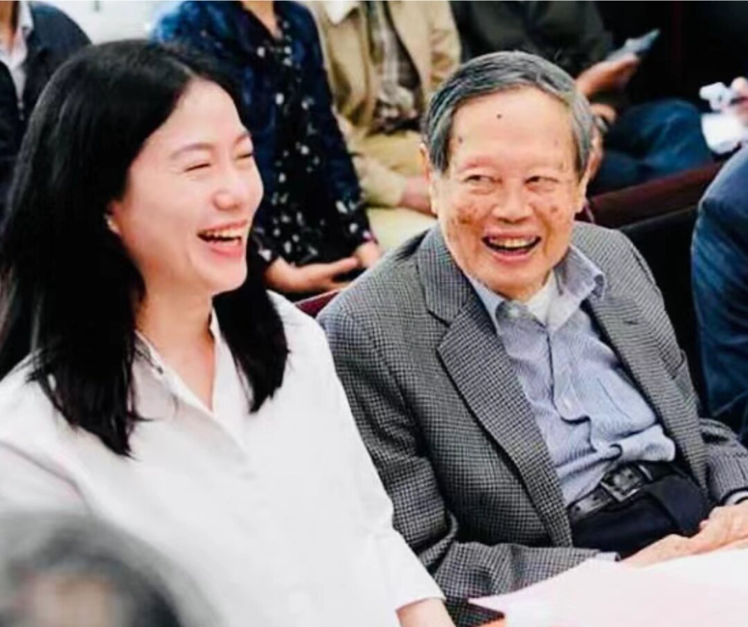 翁帆的爸爸 翁帆的爸爸是干啥的 