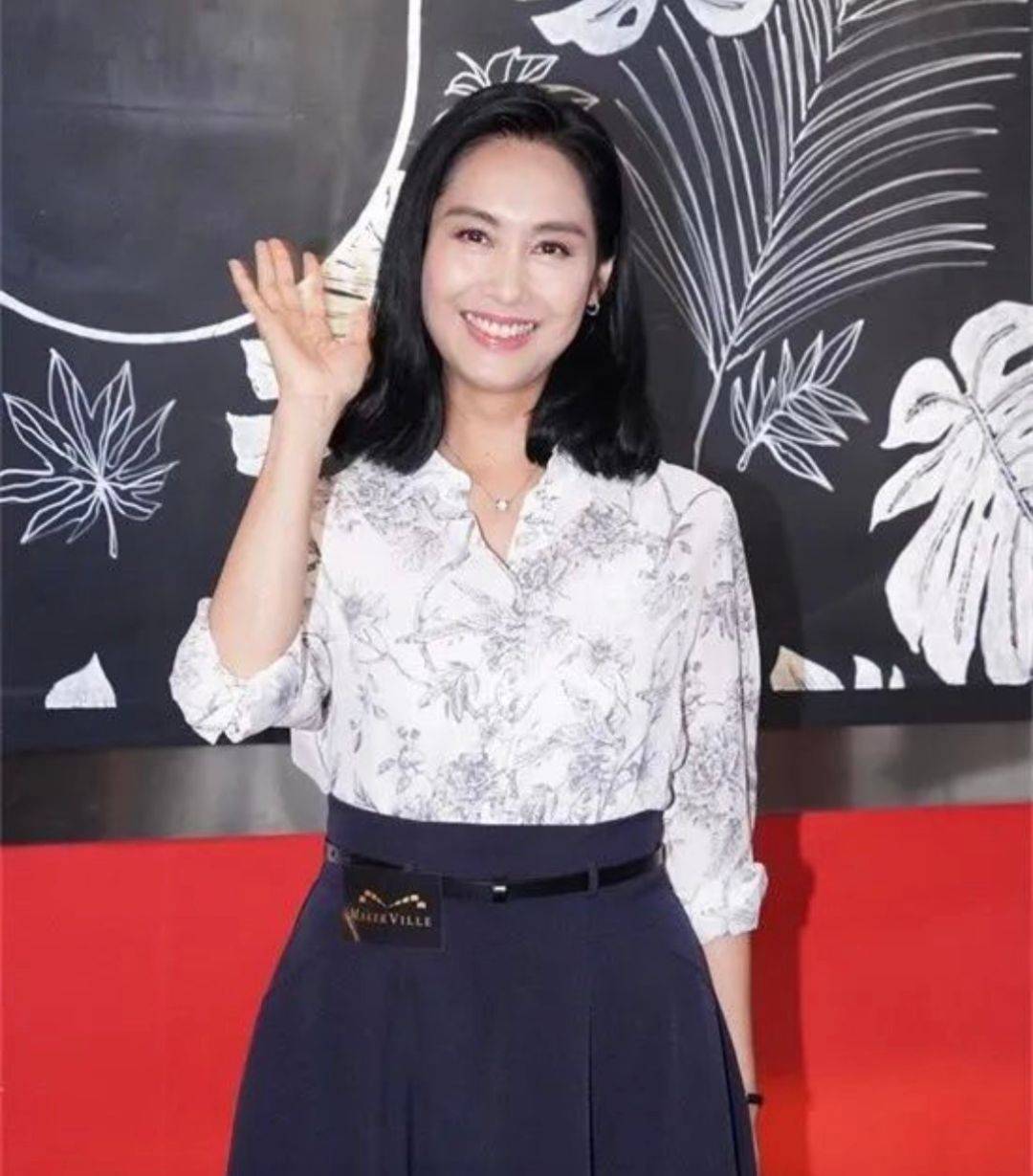 朱茵现状 朱茵现照2020 