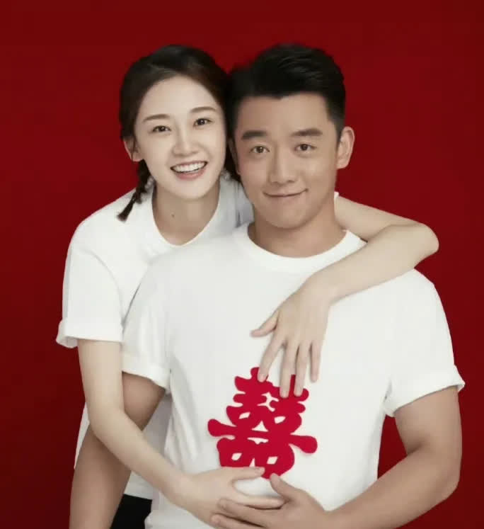 郑恺苗苗现身宁波 郑恺苗苗现身宁波火锅