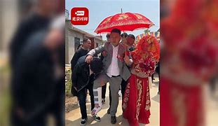 新郎结婚前被200斤朋友闹喜压骨折 结婚当天被新郎抛弃,新娘喊话谁娶我就嫁 
