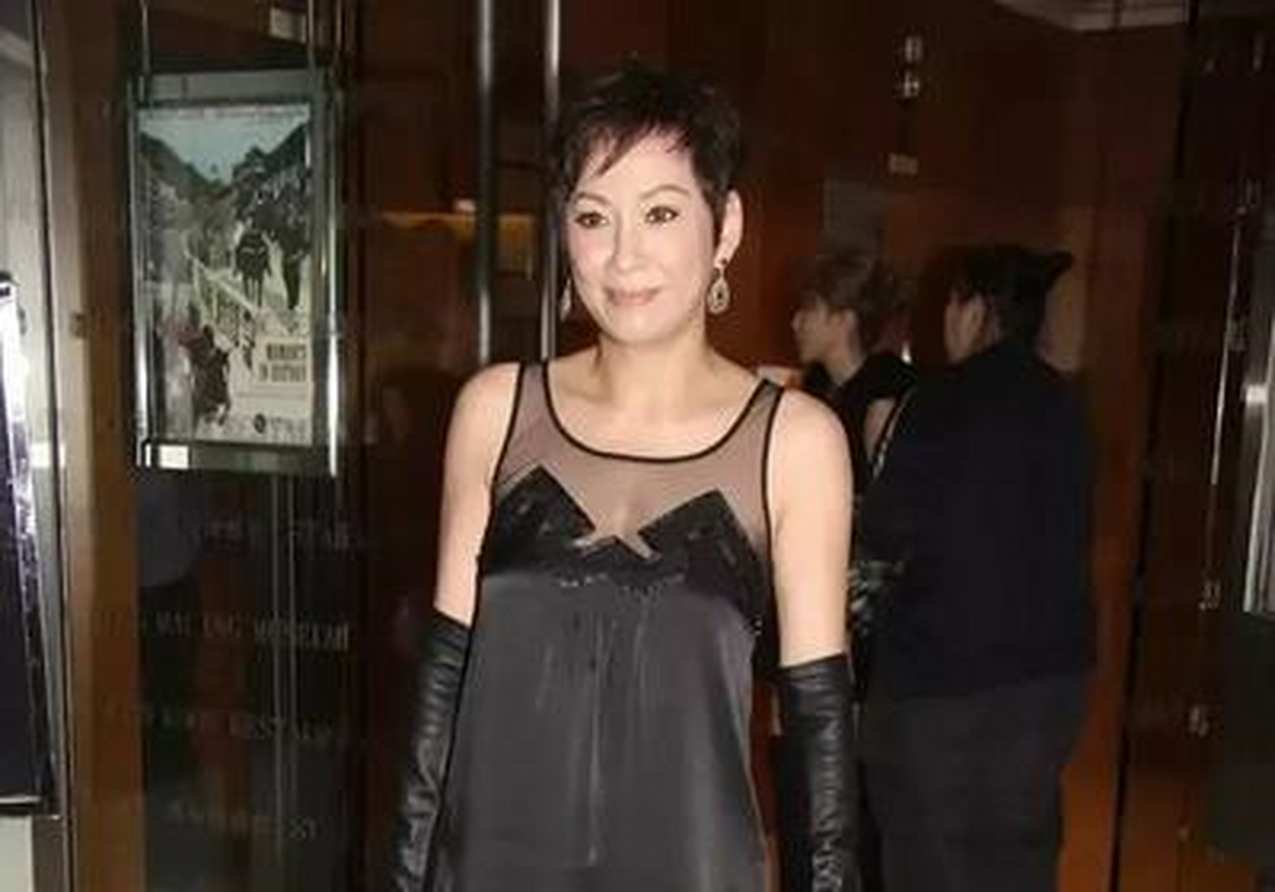 周润发前妻余安安颁布发表当外婆 周润发妻子余安安照片 