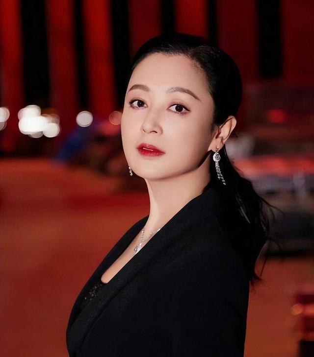 歌手陈红仳离 歌手陈红现任老公是谁 歌手陈红仳离 歌手陈红现任老公是谁