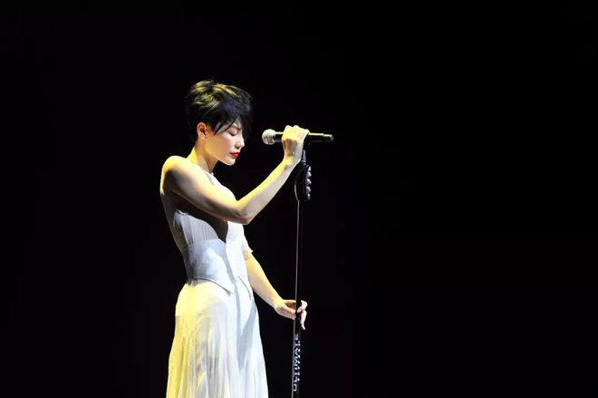 王菲信佛 王菲信释教的原因 