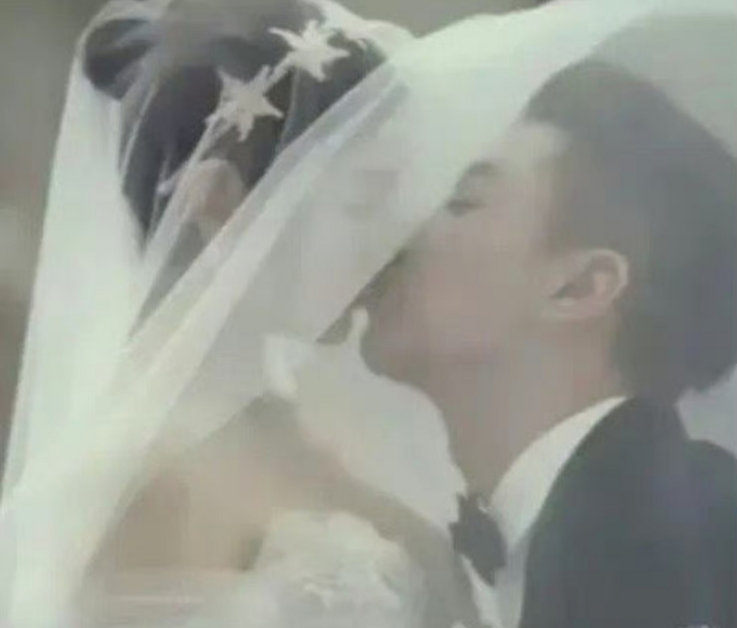 陈妍希拍婚纱照 陈妍希的婚纱是谁设计的 