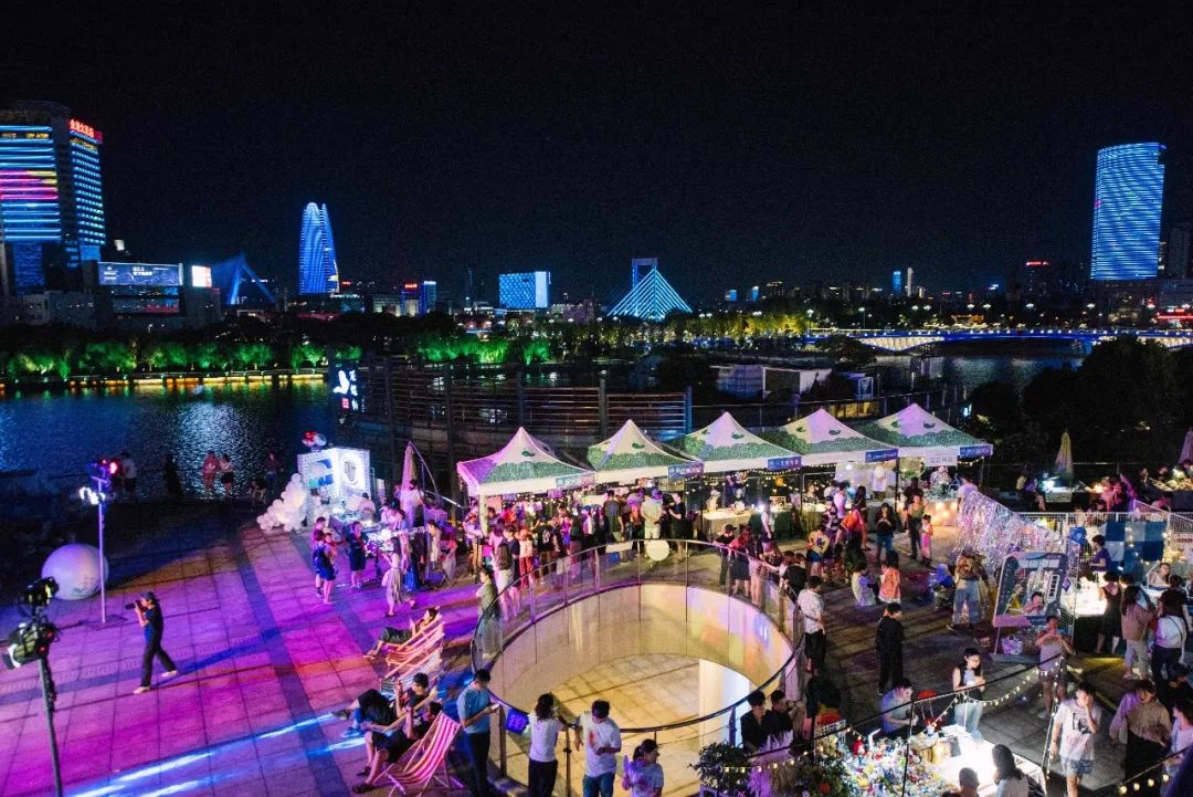 夏日夜晚的吼怒 夏日夜晚的吼怒刻画 夏日夜晚的吼怒 夏日夜晚的吼怒刻画