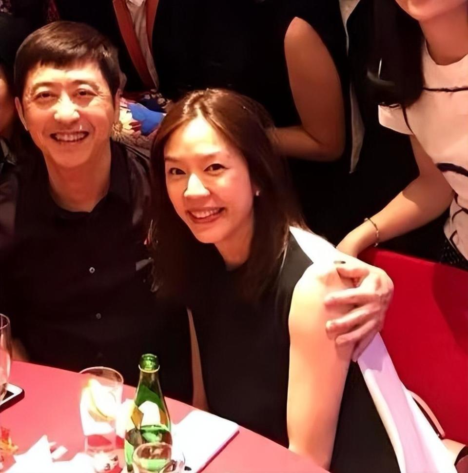 庾澄庆首晒一家四口合照 庾澄庆夫妇