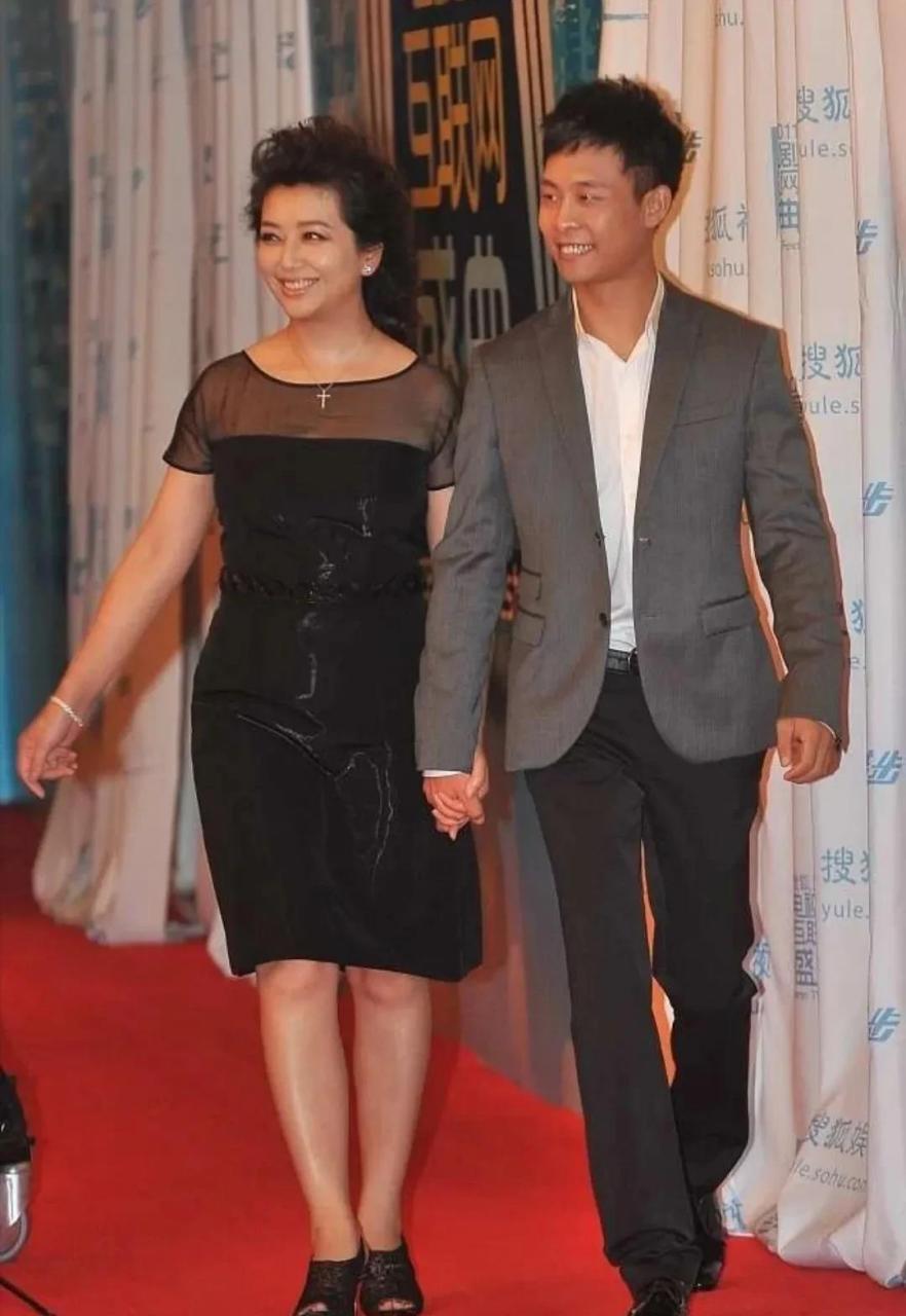 江珊和张博的成婚照 江珊和张博什么时候结的婚 