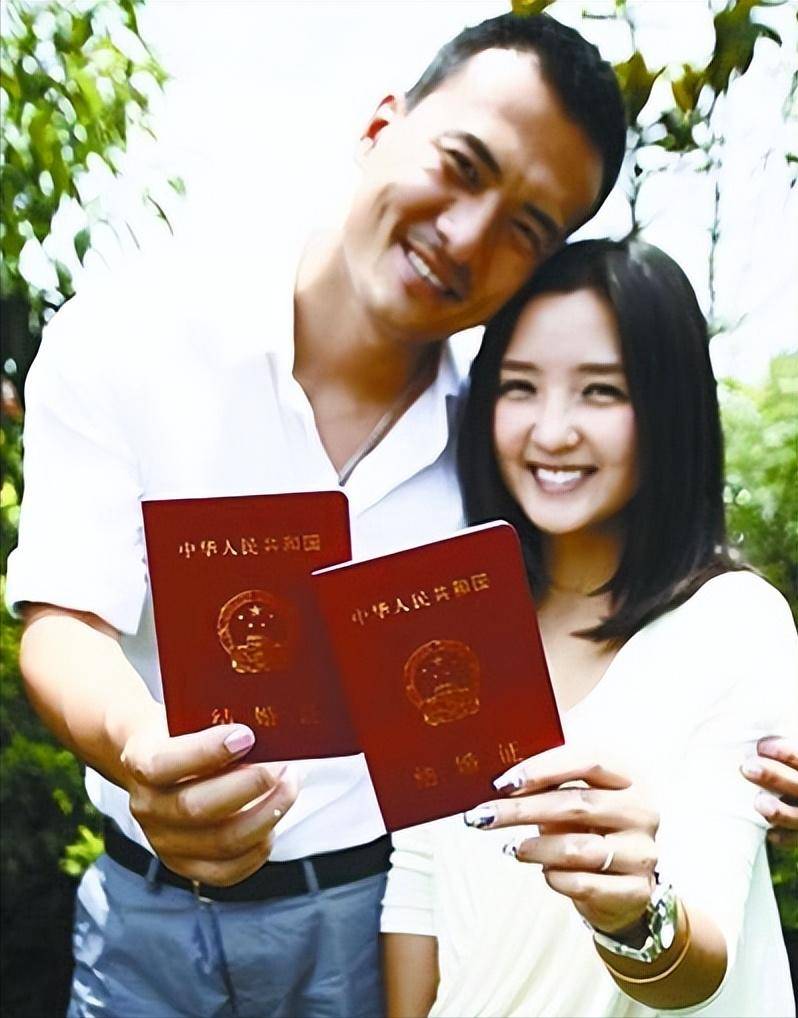 何洁释小龙结婚 何洁释小龙怎么认识的