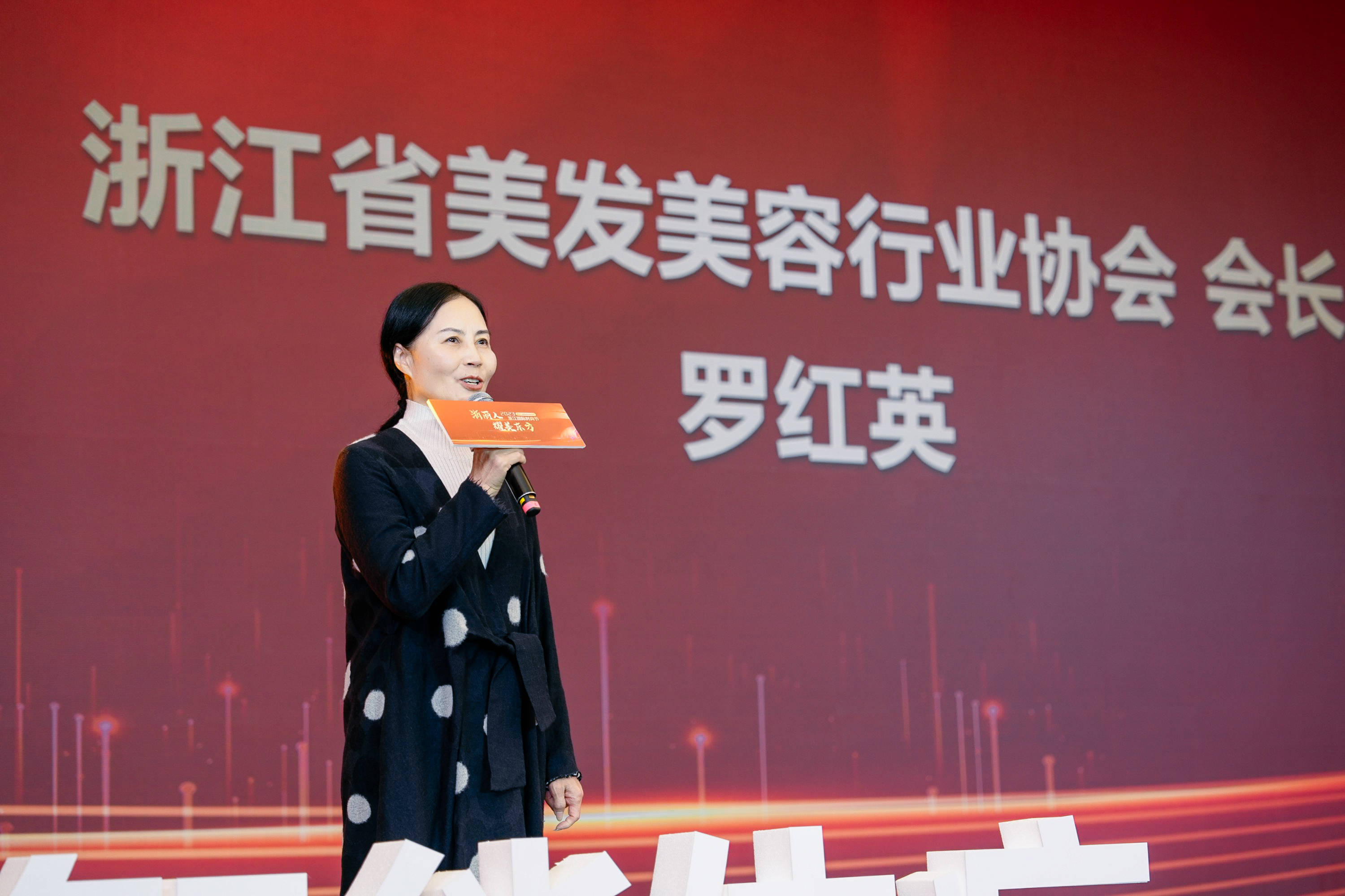 罗红首度回应 网上传的罗红是谁 