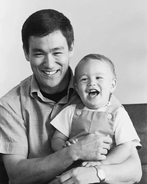 李小龙的儿子李国豪 李小龙和李国豪怎么都是不测 李小龙的儿子李国豪 李小龙和李国豪怎么都是不测