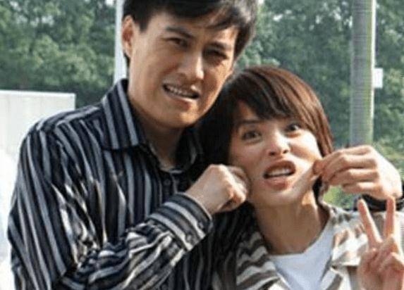靳东成婚照 靳东成婚几年了 靳东成婚照 靳东成婚几年了