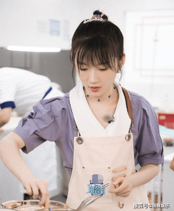 李浩菲付伟伦陌头拥吻的复杂引见 李浩菲付伟伦陌头拥吻的复杂引见