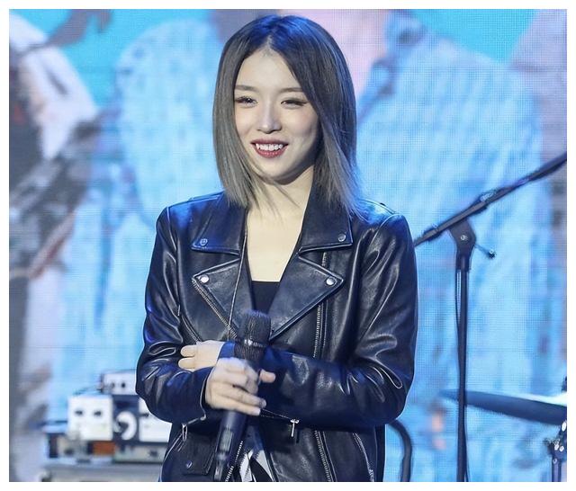阿沁飞儿 阿沁飞儿乐队