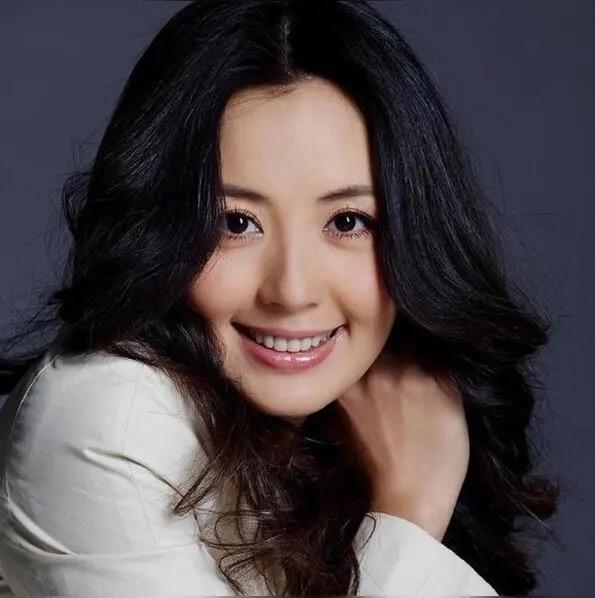 演员宋林静 于和伟一家三口照片 演员宋林静 于和伟一家三口照片
