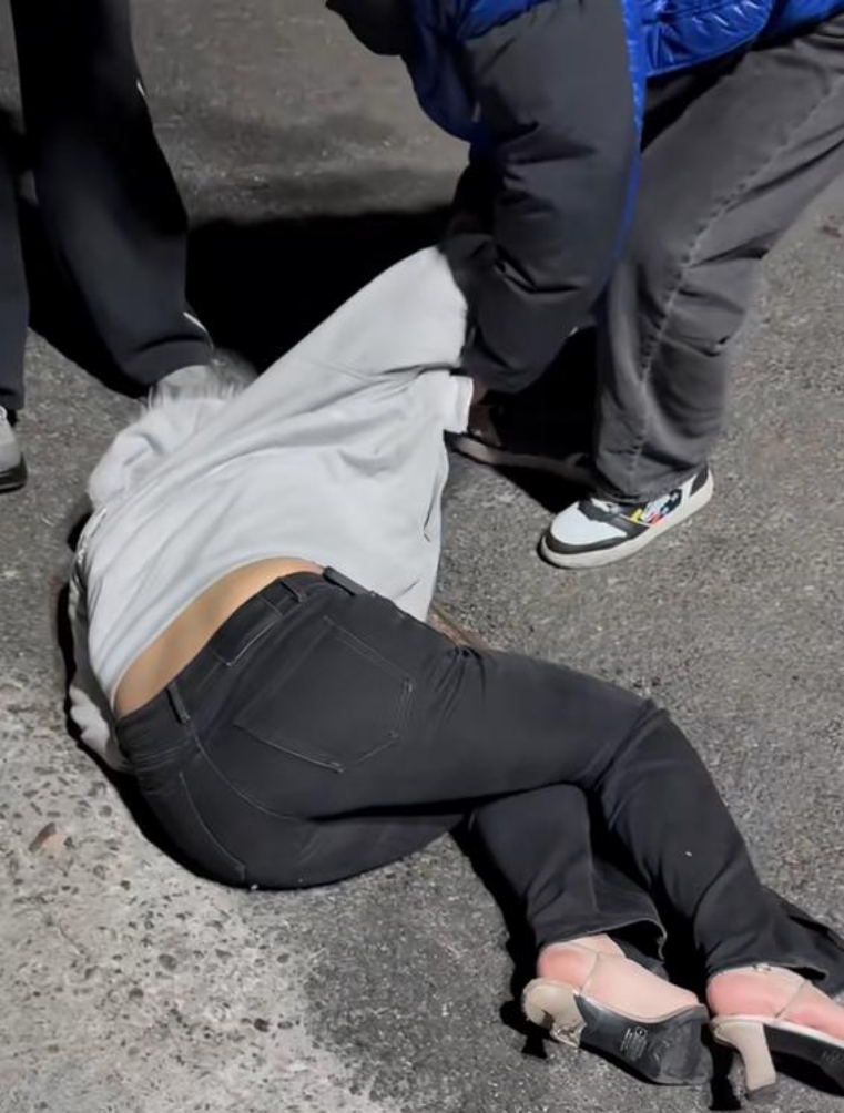 南宁男子当街行凶致1死1伤 南宁男子当街行凶 致1死1伤 视频 南宁男子当街行凶致1死1伤 南宁男子当街行凶 致1死1伤 视频