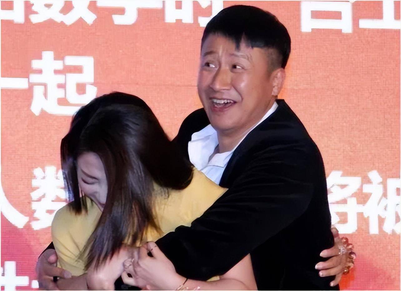 张国强妻子 张国强妻子王晓男近照图片