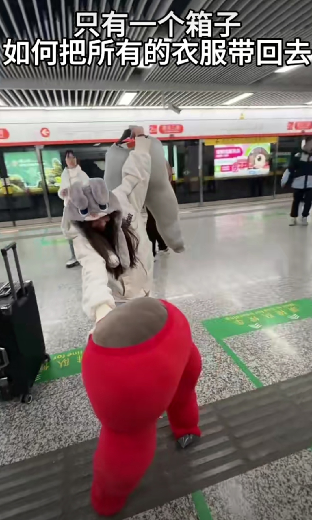成都双流女子当众被掏肠 成都双流女子当众被掏肠子视频 成都双流女子当众被掏肠 成都双流女子当众被掏肠子视频