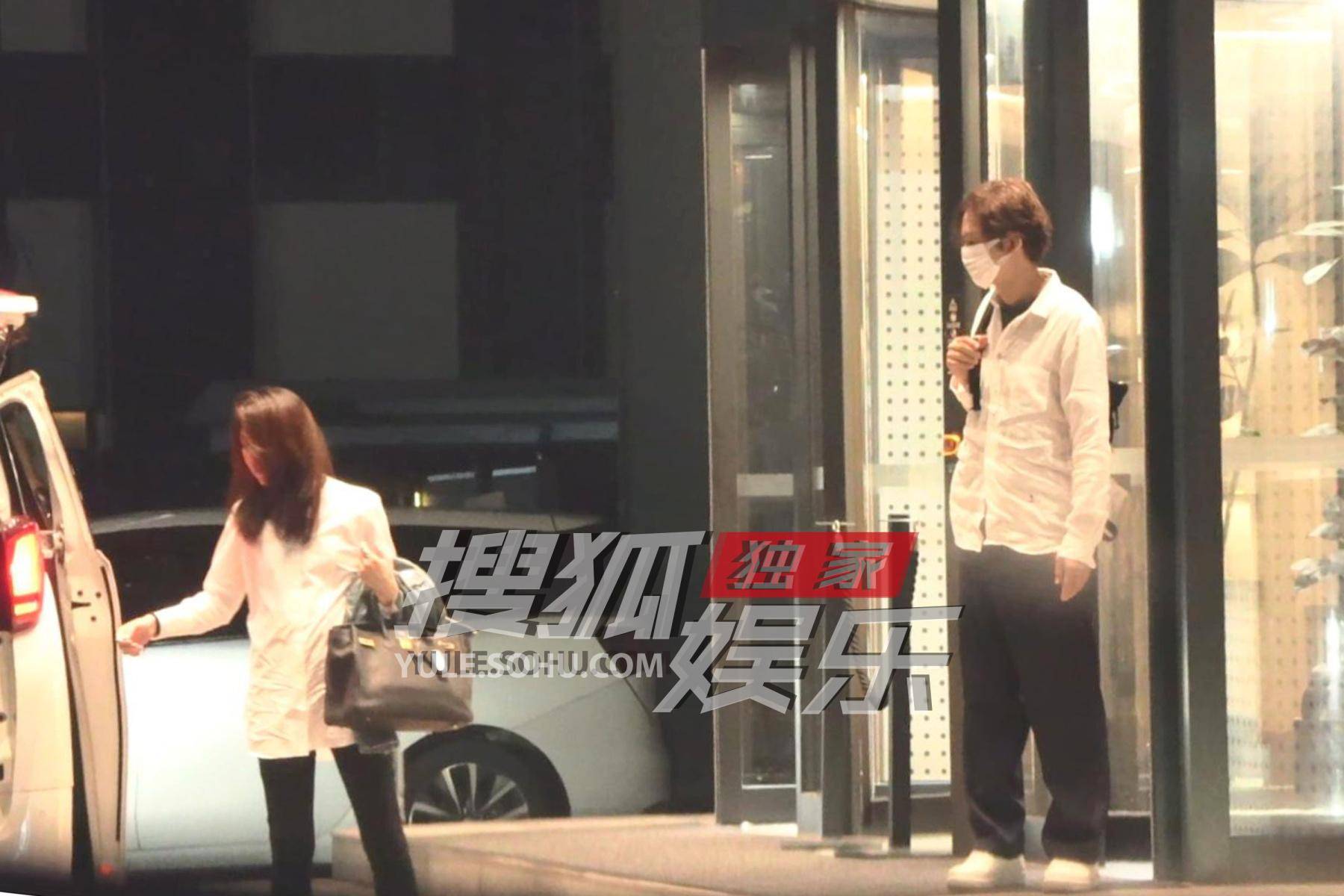 钟汉良与妻子现身 钟汉良一家6口近照