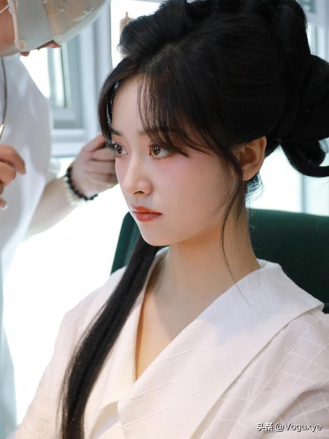 24岁沈月恋情疑曝光 沈月是谁的女儿 24岁沈月恋情疑曝光 沈月是谁的女儿
