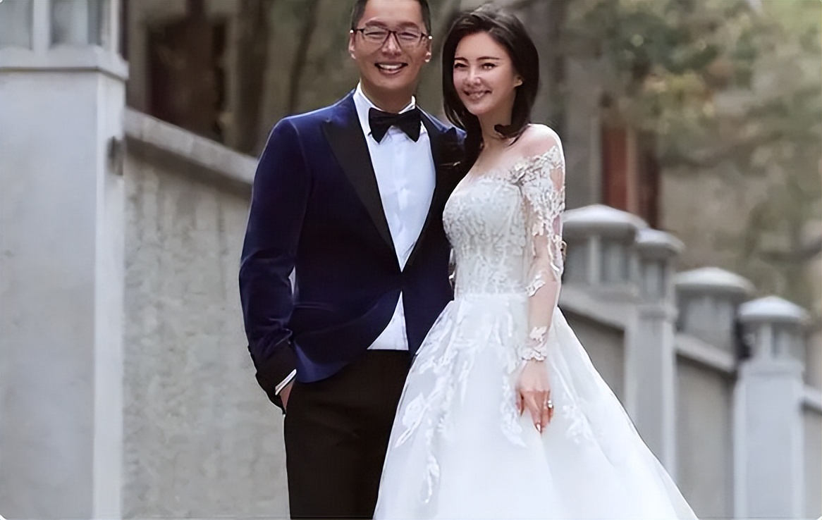 董卿老公密春雷前妻发文 董卿的老公密春雷引见 董卿老公密春雷前妻发文 董卿的老公密春雷引见