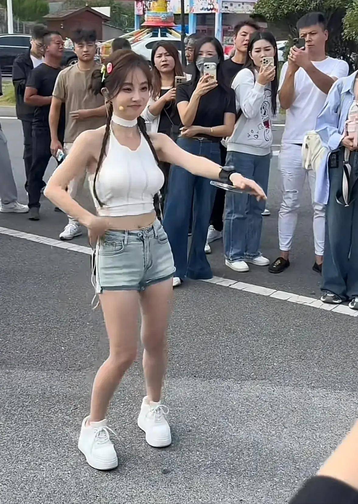 冯提莫多大 冯提莫多大年纪了