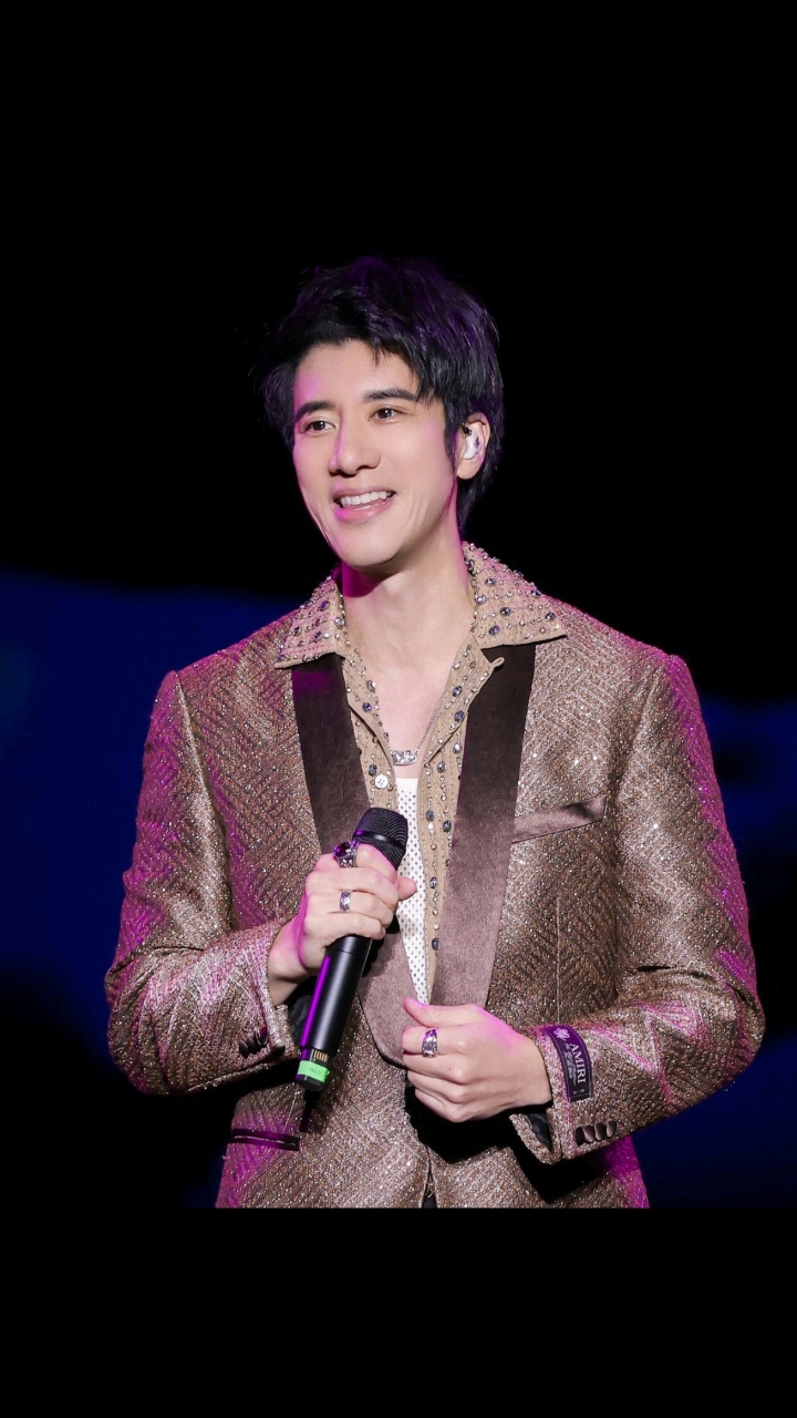 王力宏最新消息 王宏标吴霞一家四口照片