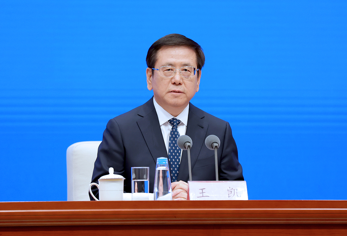 王凯在人民日报撰文 王谨人民日报