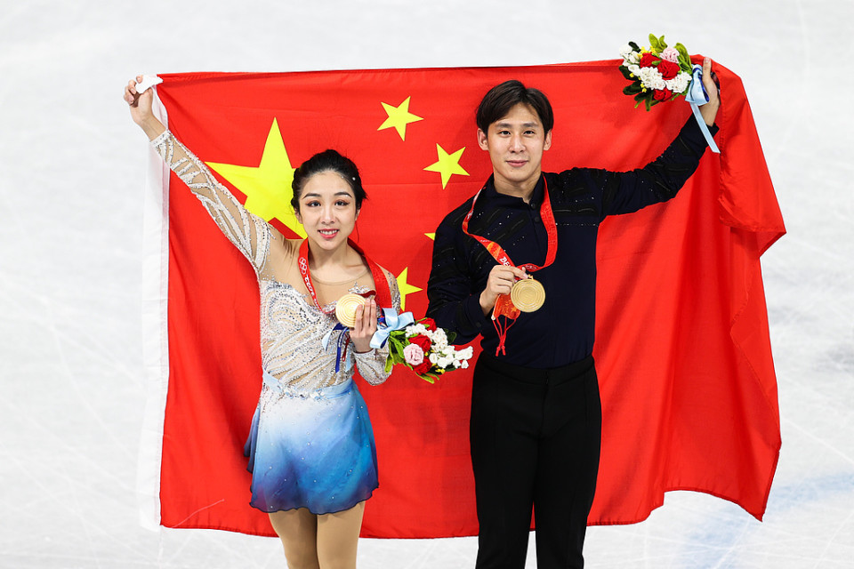 隋文静韩聪互戴金牌打动落泪 隋文静韩聪最新竞赛视频 隋文静韩聪互戴金牌打动落泪 隋文静韩聪最新竞赛视频