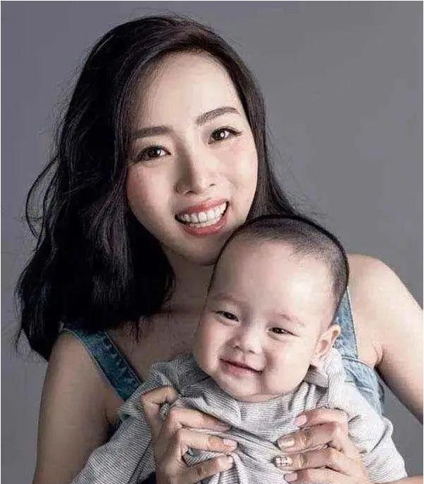 李思思的老公材料 李思思的老公是哪一位 李思思的老公材料 李思思的老公是哪一位