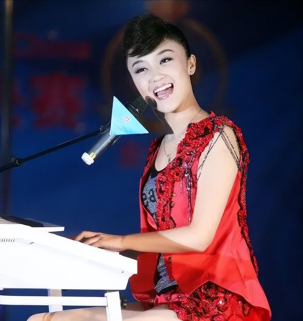 王小玮的第一任丈夫 王小玮此刻的丈夫是谁 王小玮的第一任丈夫 王小玮此刻的丈夫是谁